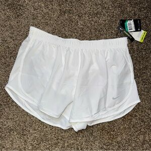 New with tags Nike Women's White Running Shorts size XL